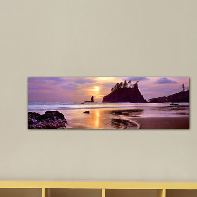 « silhouette des piles de mer au coucher du soleil, second beach, olympique national park, washington state », reproduction de photo sur toile tendue