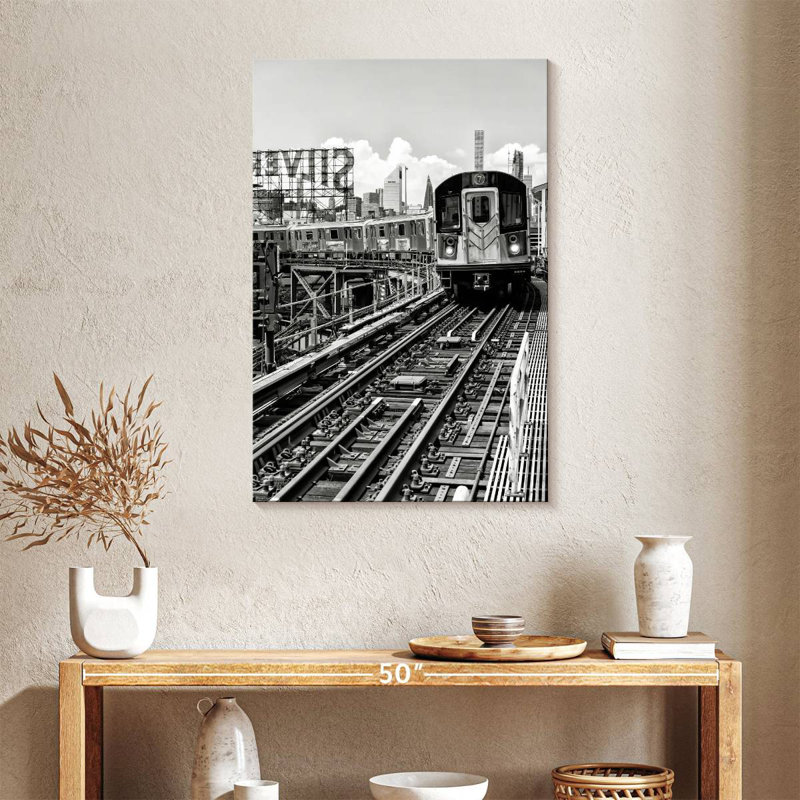 Mehar Line 7 Queens, 36" H x 24" W