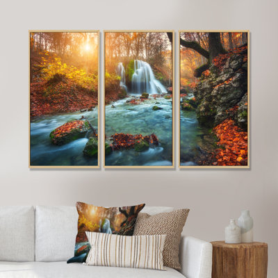 «Fast Flowing Fall River In Forest», ensemble d'art mural sur toile encadré paysage