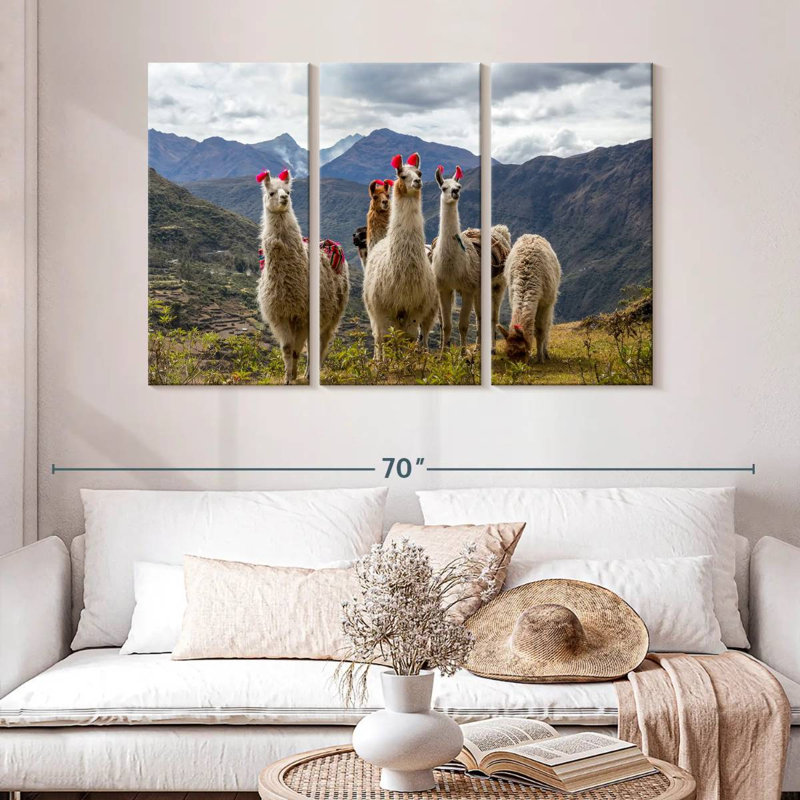 Lares Llamas, 32" H x 50" W