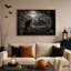 Art sur toile, "Chat noir sur pierre tombale avec maison hantée"-470154014