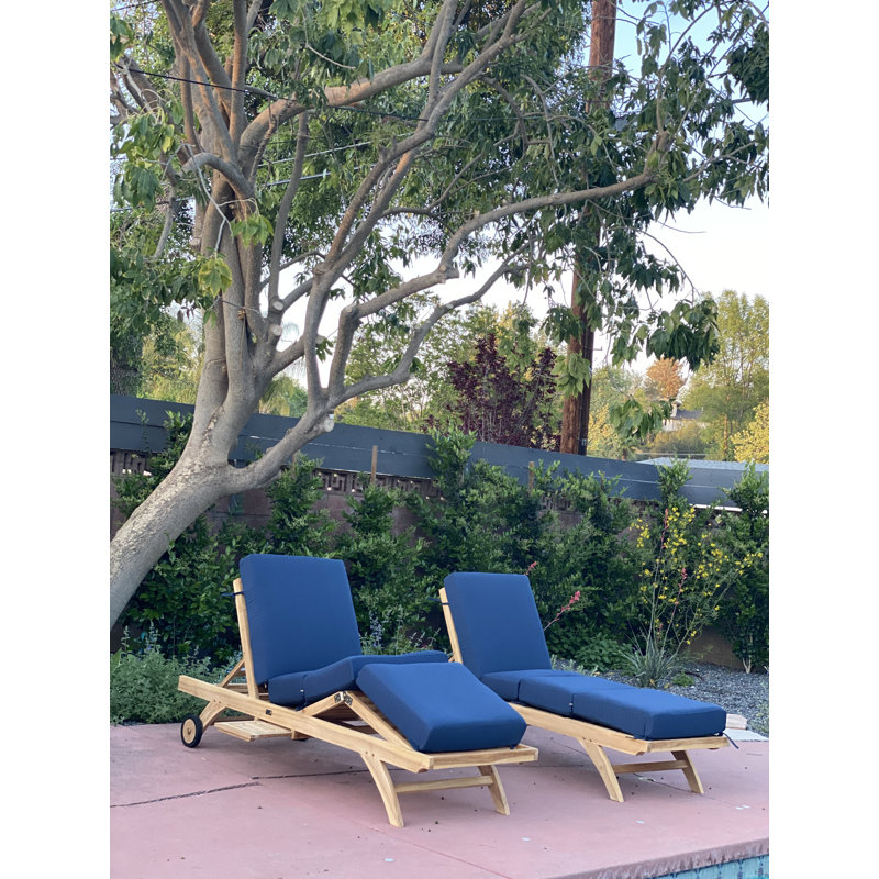 Chaise longue pliante en teck avec coussins Sunbrella personnalisés