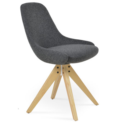 Fauteuil en bois en pyramide de regard