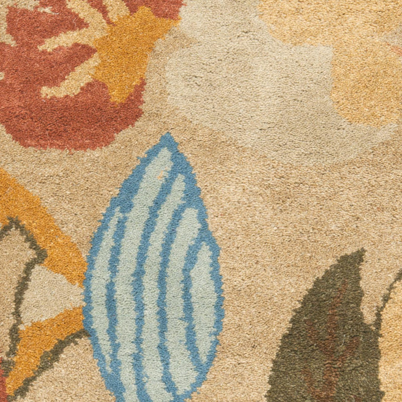 Soho Hand Tufted Wool/Viscose Floral Rug in Beige, Rectangle 5' x 8'