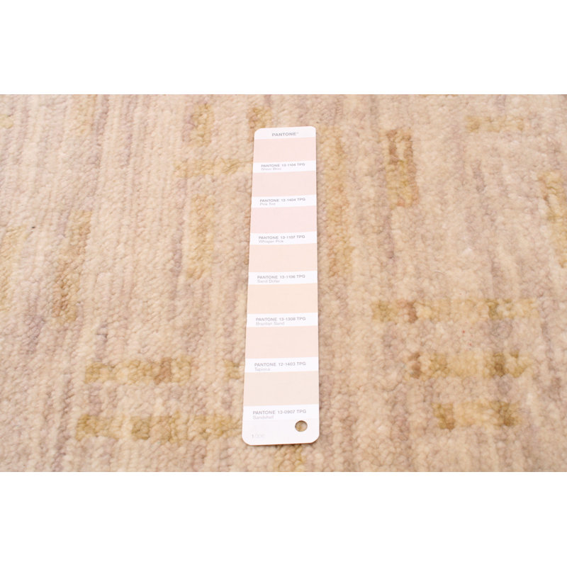 Tapis beige Mystique 8 po 2 po x 10 po 2 po