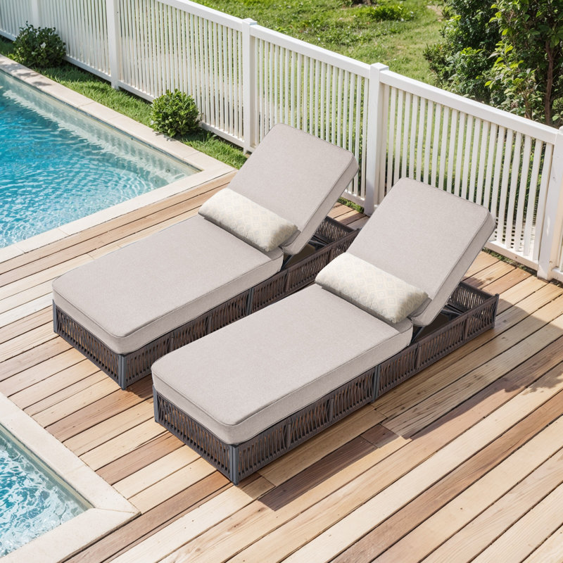Chaise longue d'extérieur en rotin 2 pièces avec coussins de 5 po d'épaisseur Pecofarm, Beige