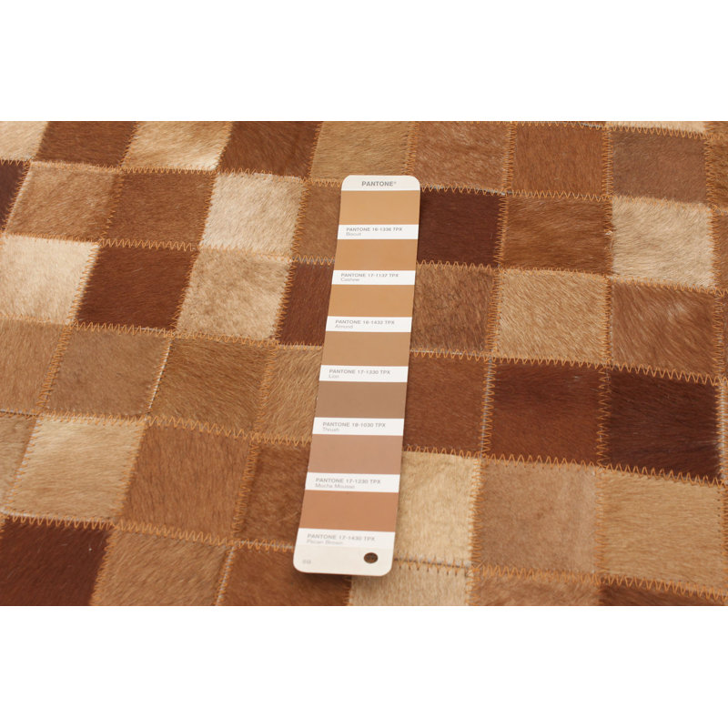 Tapis brun en cuir de vache fabriqué à la main Haghbarth
