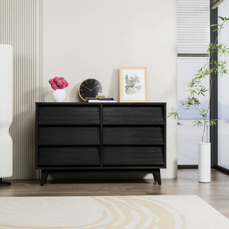 La commode double 6 tiroirs présente un design rétro et biseauté
