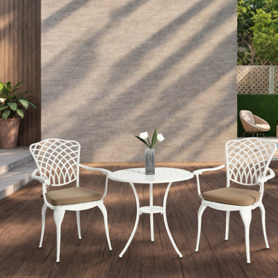 Ensemble de 3 bistro de patio blanc en fonte d'aluminium avec chaises et coussins