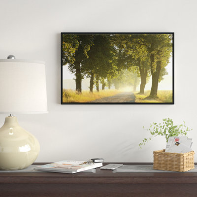 Paysage «Country Road Under Green Trees», reproduction de photo sur toile tendue encadrée