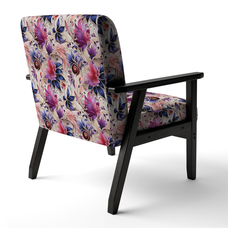 Fauteuil rose et mauve à motif cachemire roses et accents éclectiques