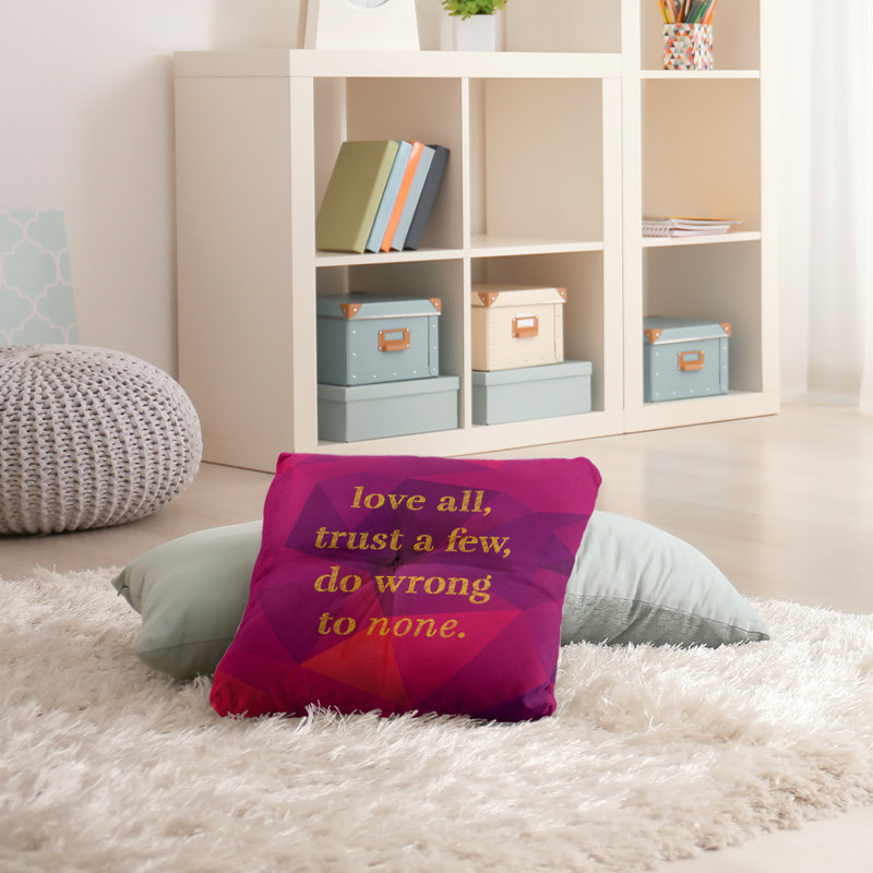 Coussin intérieur / extérieur Do No Wrong, H 26 po x l 26 po, Rubellite / or