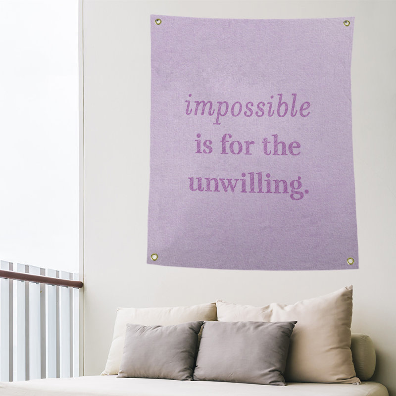 Tapisserie quote « impossible à écrire » en polyester, H 80 po x l 59 po, Violet