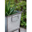 Ensemble de 2 jardinières en métal rustique Zale avec supports, L: 20 x 12 x 19,5 po x L 16,5 x 9,5 x 14,5 po