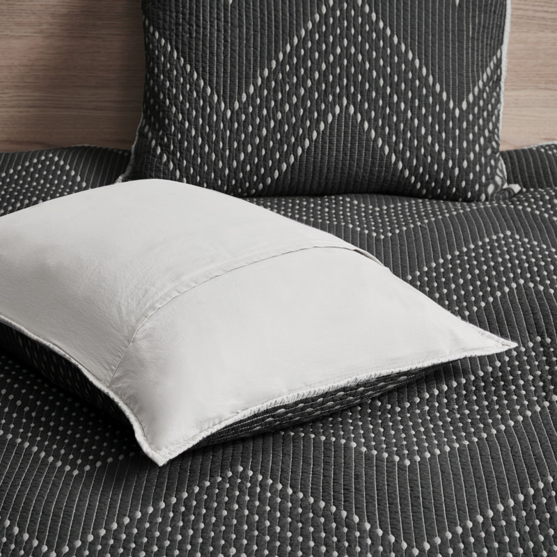 Black Cotton Reversible Chevron Full Quilt Set