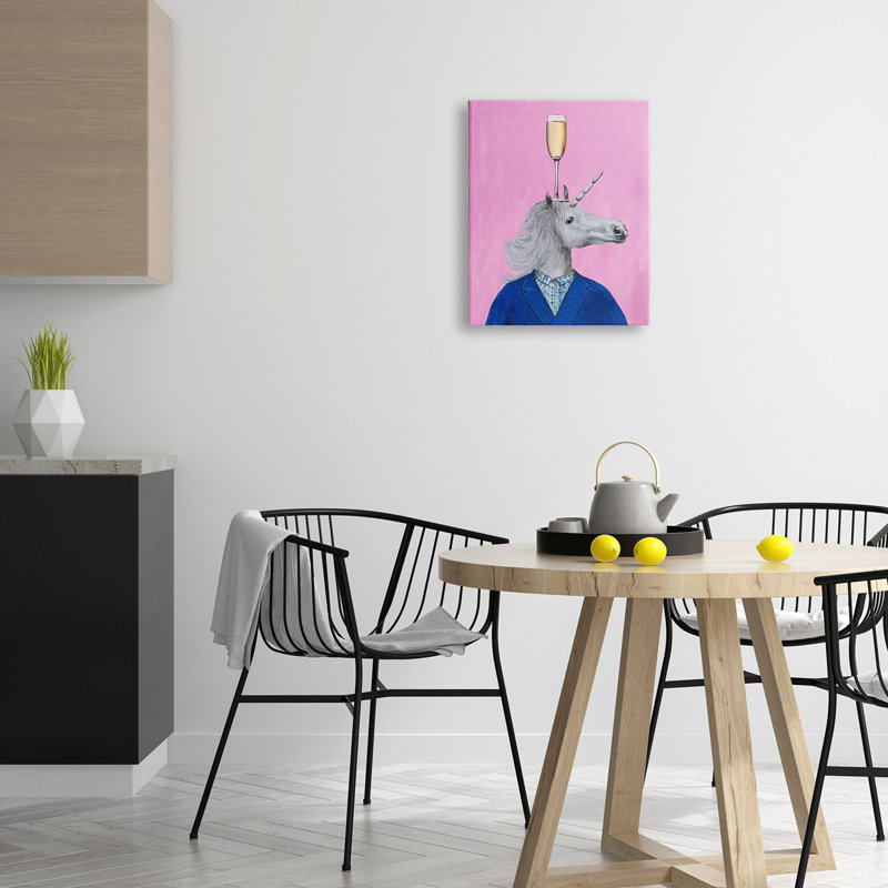 Licorne portant un costume et une coupe de champagne sur fond rose par Coco de Paris - Peinture, H 20 po x l 16 po x P 1,5 po