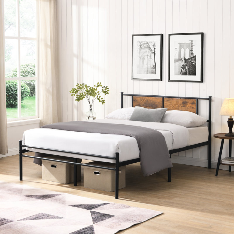 Structure de lit très grand noir avec tête de lit à panneau en bois et décoration, structure en métal stable, grande capacité de charge silencieuse, rangement inférieur, assemblage rapide, tête de lit décorée sans sommier, structure