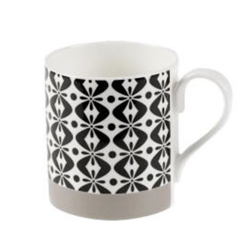 Tasse à café en mélèze et os