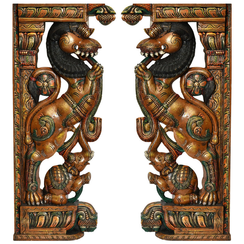 Piliers traditionnels du temple Yali