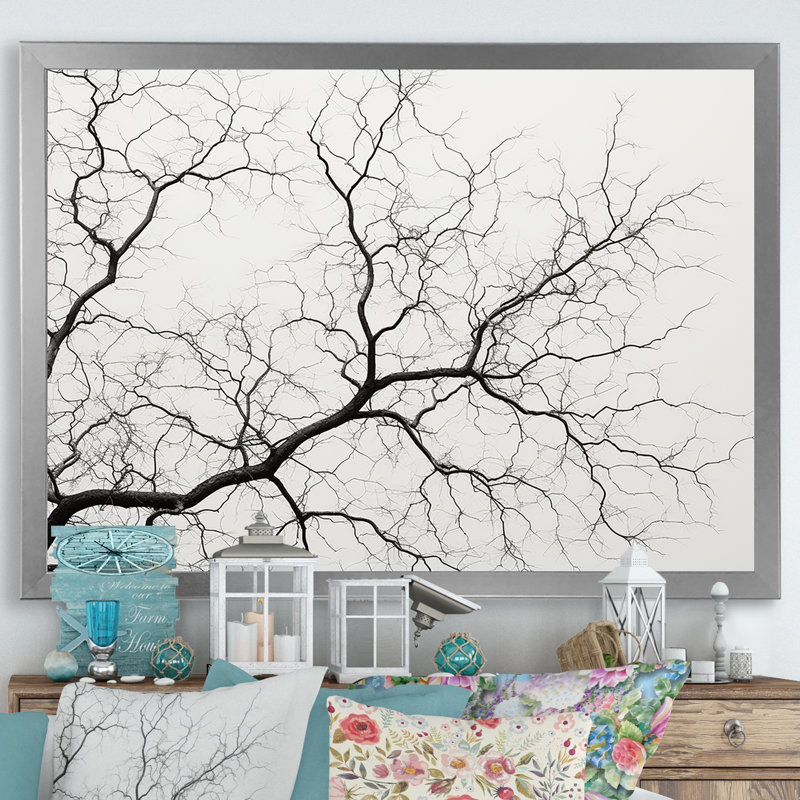 «Monocrhome Sycamore Tree Solitude», reproduction sur toile, Cadre simple argenté, H 24 po x l 32 po x P 1 po