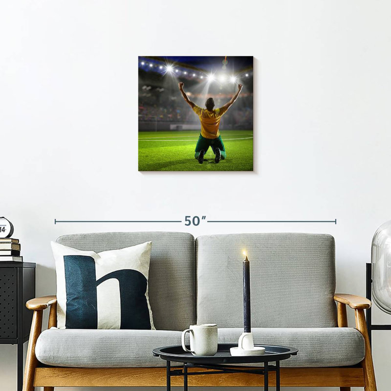 Célébration du joueur de football Sireci, H 20 po x l 20 po