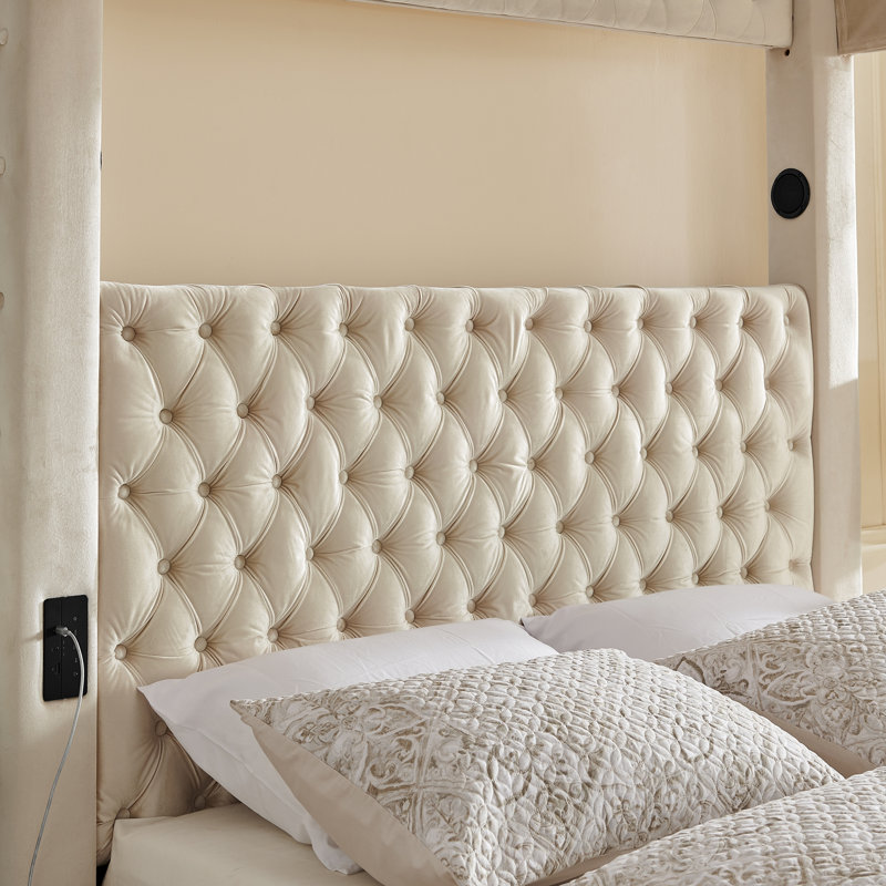 Lit à baldaquin avec cadre de lit plateforme recouvert de velours et tête de lit capitonnée., Beige