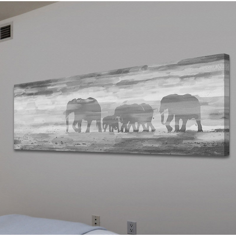 Reproduction d’art sur toile tendue « défilé de défenses », H 10 po x l 30 po x P 1,5 po