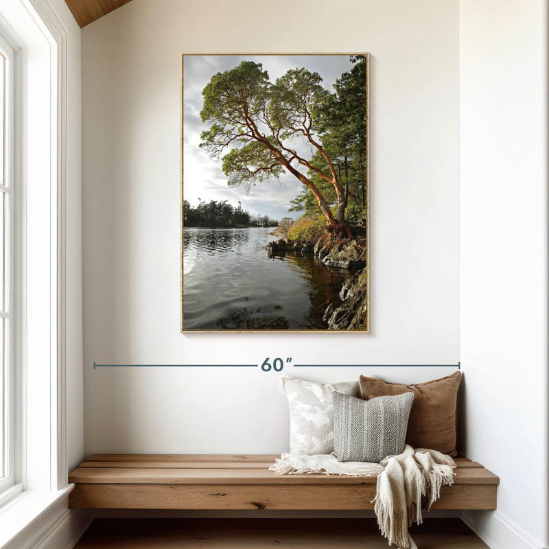 Arbousier au bord de l'eau, Cadre flottant en bois naturel, 31" x 46"