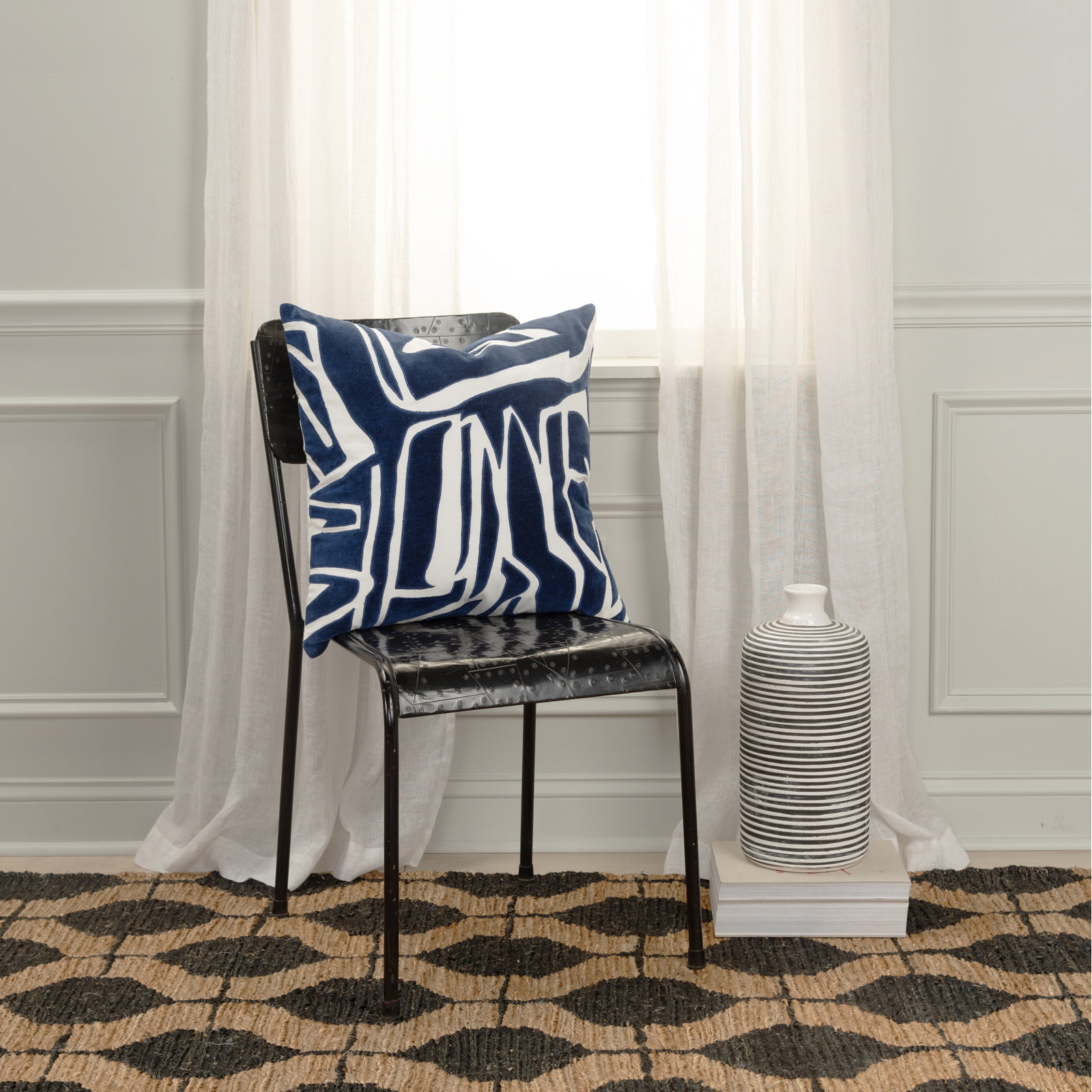 Haslet 20" x 20" Cotton Throw Pillow, Ivory/Dark Blue