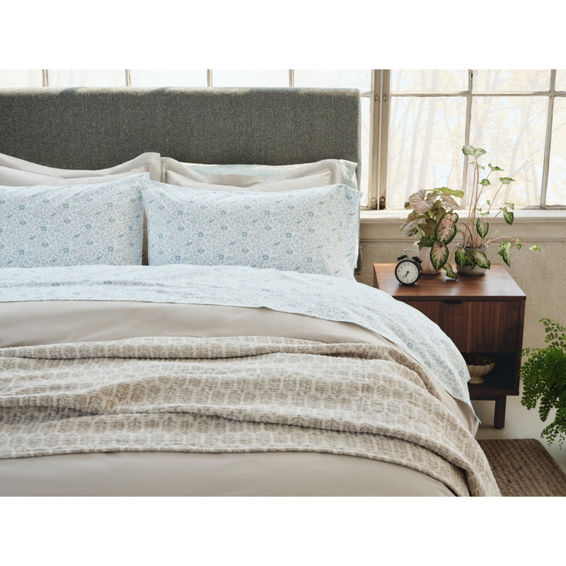Mirada Organic Matelasse Blanket, Sand Chrysanthemum, 92" L x 90" W