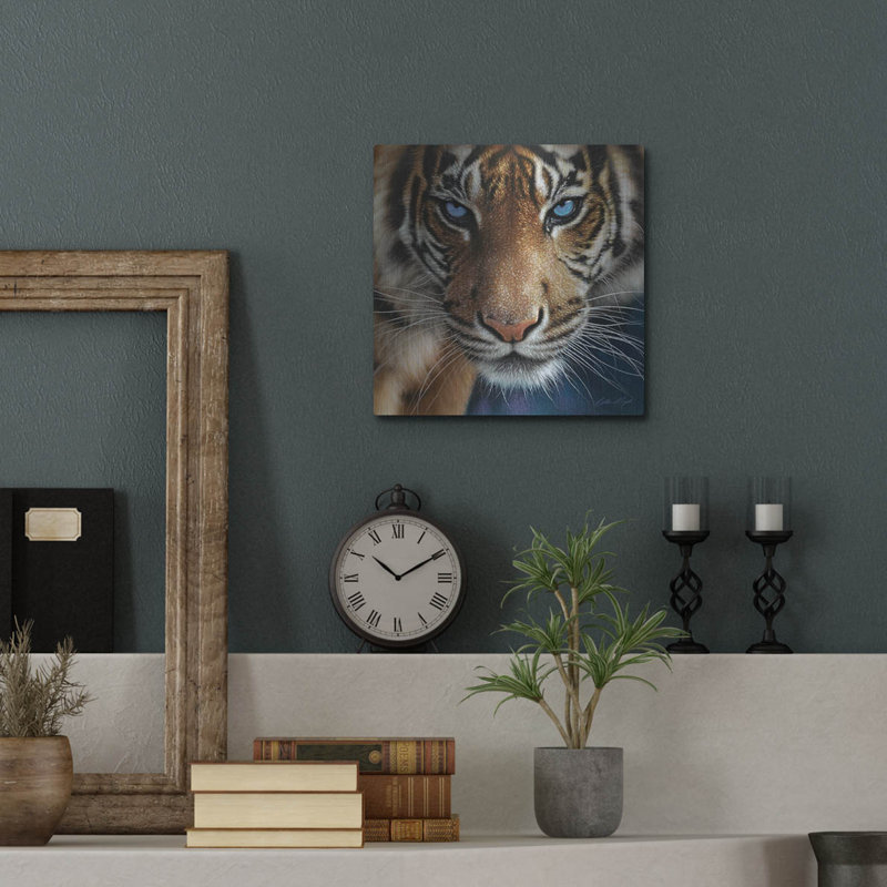 «Blue Eyes» par Collin Bogle, H 12 po x l 12 po