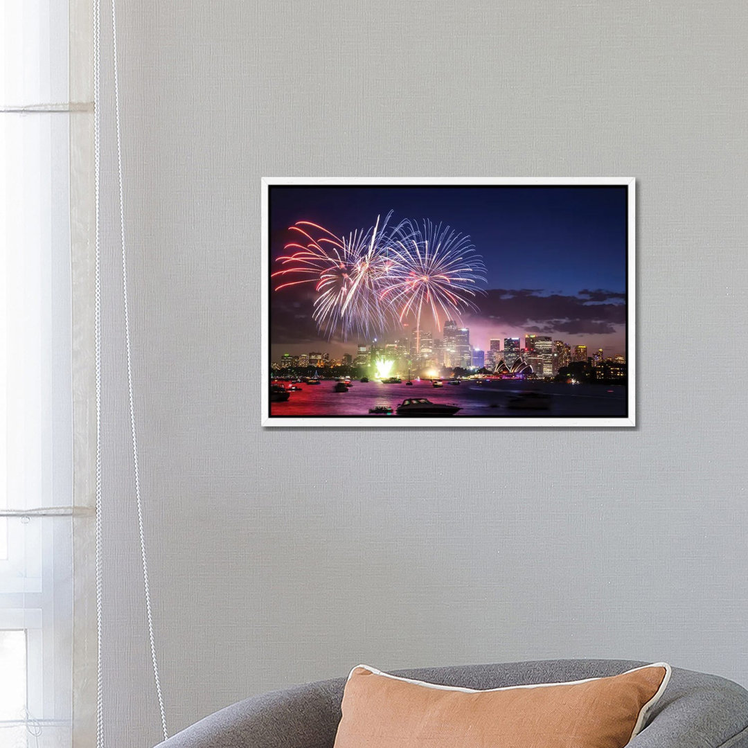 Sydney Fireworks I von Matteo Colombo - Galerie-verpackte Leinwand Giclée auf Leinwand