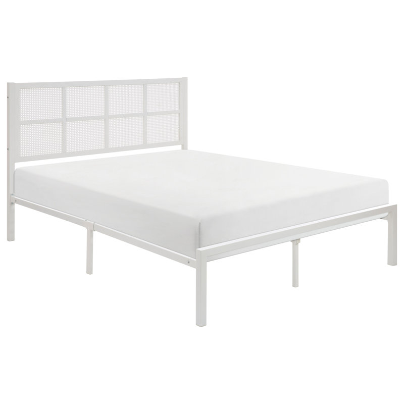 Mobilier de chambre très grand avec cadre en métal, blanc, tête de lit en faux canne, blanc et pour un charme fou