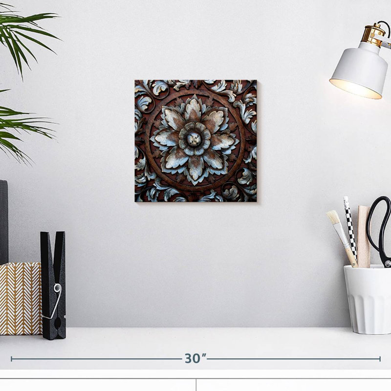 Fleur sculptée de style thaïlandais Senne, H 10 po x l 10 po