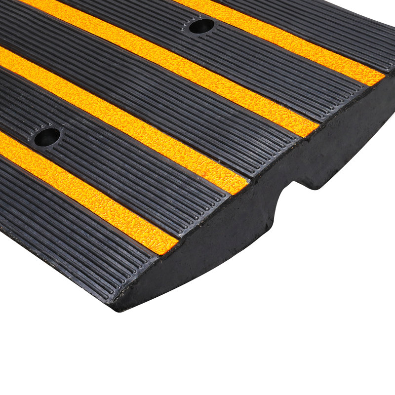 Ensemble de 3 rampes en caoutchouc de 48,03 po x 16,93 po x 8,66 po en caoutchouc avec capacité de charge de 33069 lb
