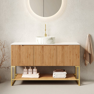 Meuble-lavabo 48 po, meuble de rangement autoportant avec 3 portes et tablette ouverte, vasque ronde blanche en céramique avec motif en pierre et comptoir en pierre frittée blanc de Carrare