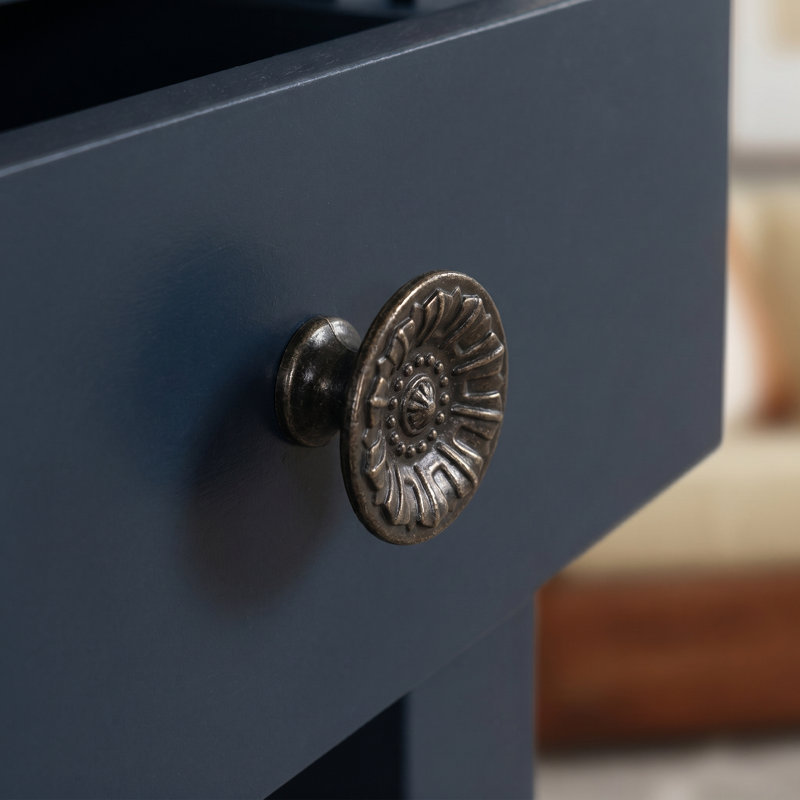 Console Elvaron 48'' en pin massif – Table d'appoint moderne pour entrée, avec 3 tiroirs de rangement et 2 étagères, style brun vintage, idéale pour le salon ou le couloir.