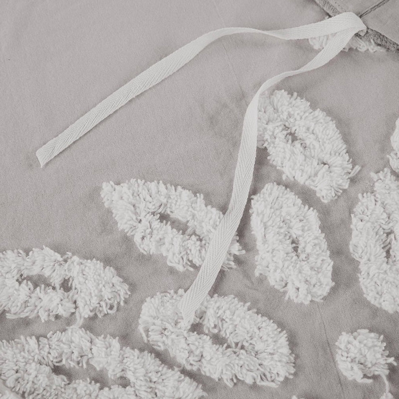 673645309-E60E Comforter