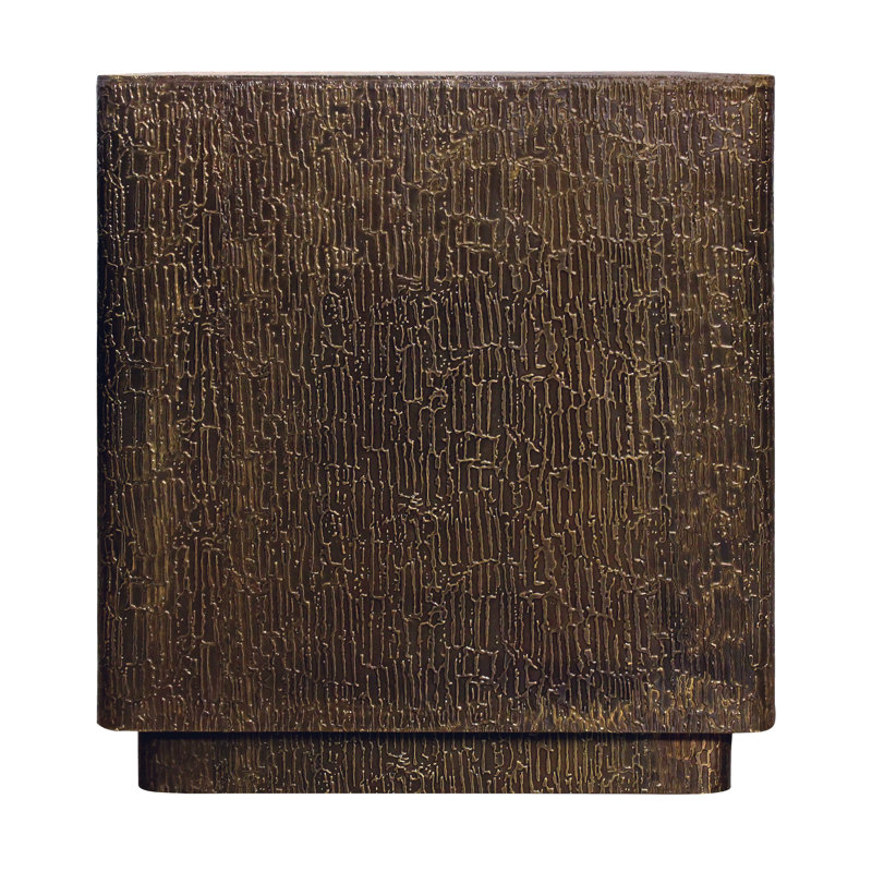 Table de bout Landon avec revêtement contemporain en laiton estampé sur bois massif