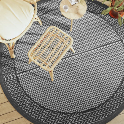 Gaviota Chevron Indoor / Outdoor Area Rug