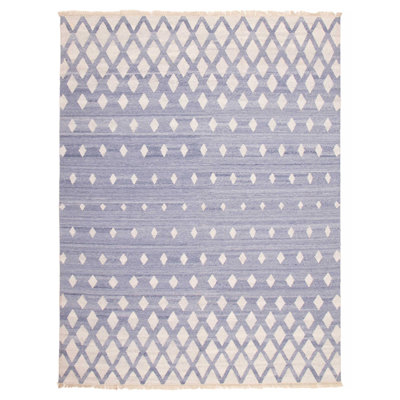 Light but sturdy, Turkish kilims are flat-weave rugs that are perfect for high-traffic areas such as the hallway or the kitchen.