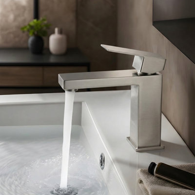 Single Handle Single Hole Bathroom Sink Faucet