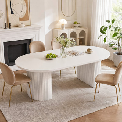 Table de salle à manger moderne de 63 pouces pour 4-6, table de cuisine blanc crème avec base cannelée