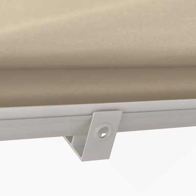 Auvent de patio rétractable polyvalent pour les espaces extérieurs, améliorant le confort et la protection.