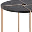 La table de jardin noire champagne ajoute du charme à l'espace extérieur