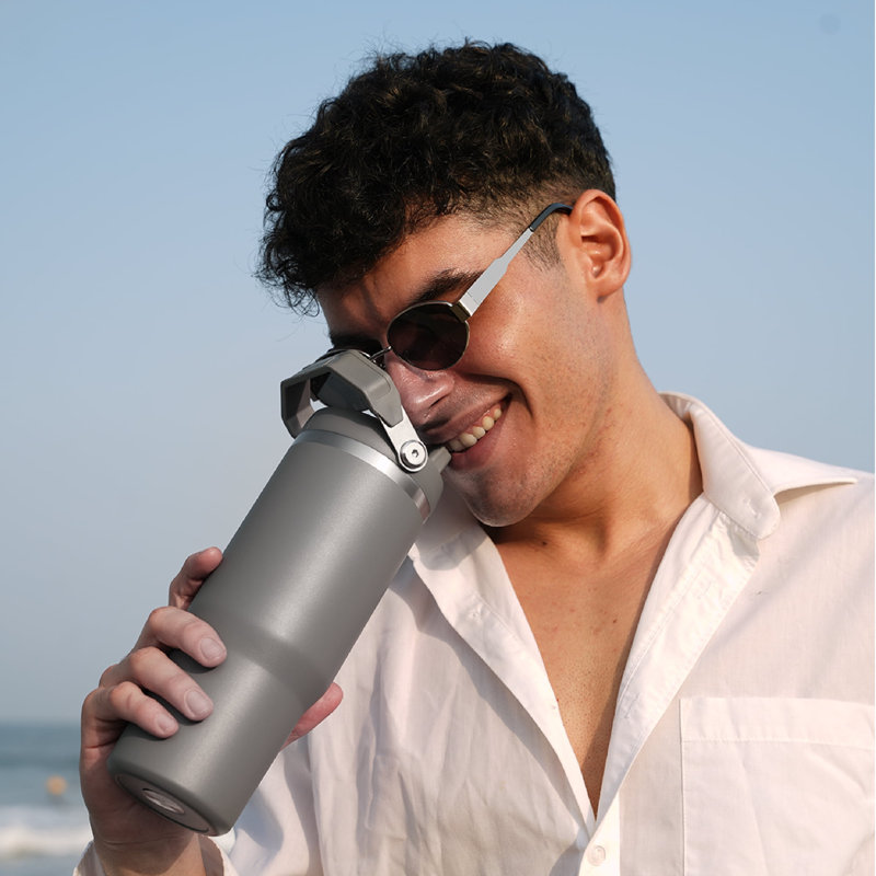 Bouteille d'eau isotherme en acier inoxydable 30 oz avec paille et poignée SIPPA Terra, Gris
