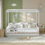 Lit Montessori au sol (taille standard), tête de lit avec compartiments de rangement ouverts, barrières de sécurité sur les 4 côtés avec porte d'accès, lit double pour dormir et jouer dans la chambre, blanc-814313049