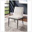 Chaises d'appoint en similicuir ivoire avec structure en métal noir, siège rembourré et design contemporain pour une salle à manger élégante