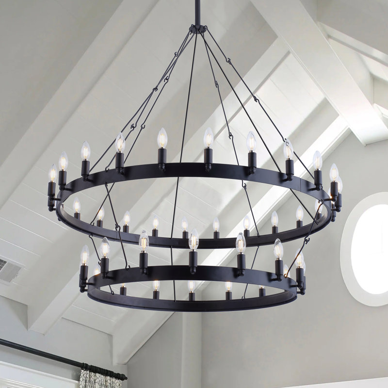 Lustre suspendu classique 40 lumières avec finition noire et ampoule E12 Cheswick