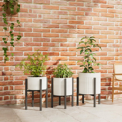 Adjustable Metal Plant Stand, Suitable For Indoor And Outdoor Use, Black by Latitude Run